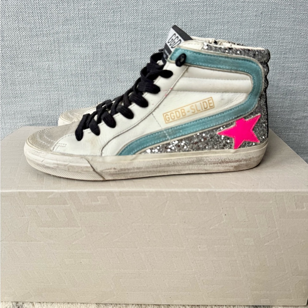Golden Goose SLIDE White and Silver Sneakers with Fuchsia Star